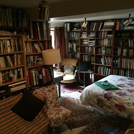 Chiswick Riviera With Free Parking Bed & Breakfast London Bagian luar foto