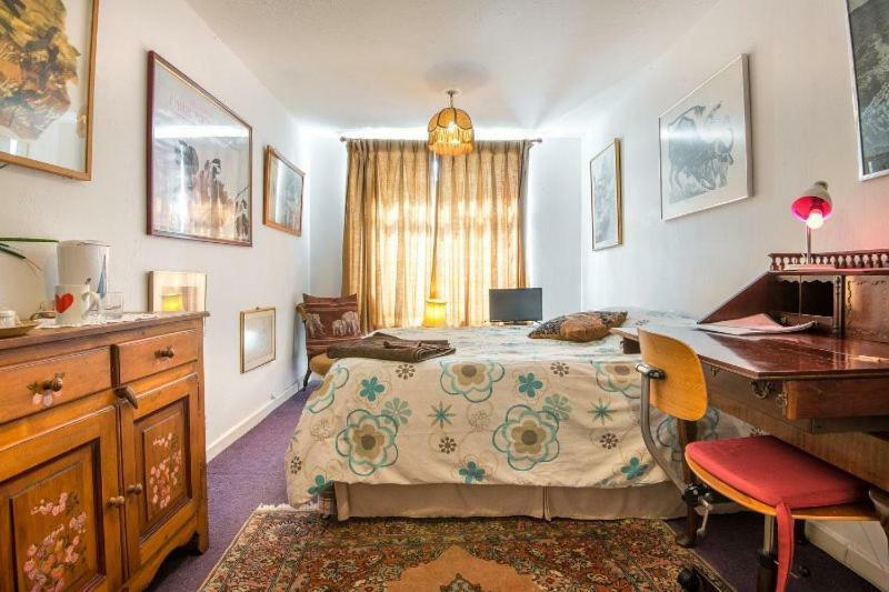 Chiswick Riviera With Free Parking Bed & Breakfast London Bagian luar foto