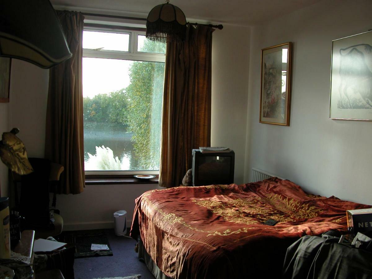 Chiswick Riviera With Free Parking Bed & Breakfast London Bagian luar foto