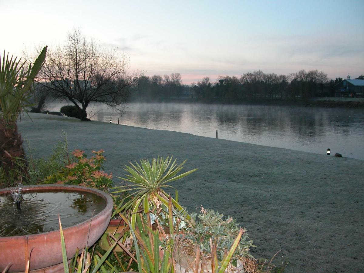 Chiswick Riviera With Free Parking Bed & Breakfast London Bagian luar foto