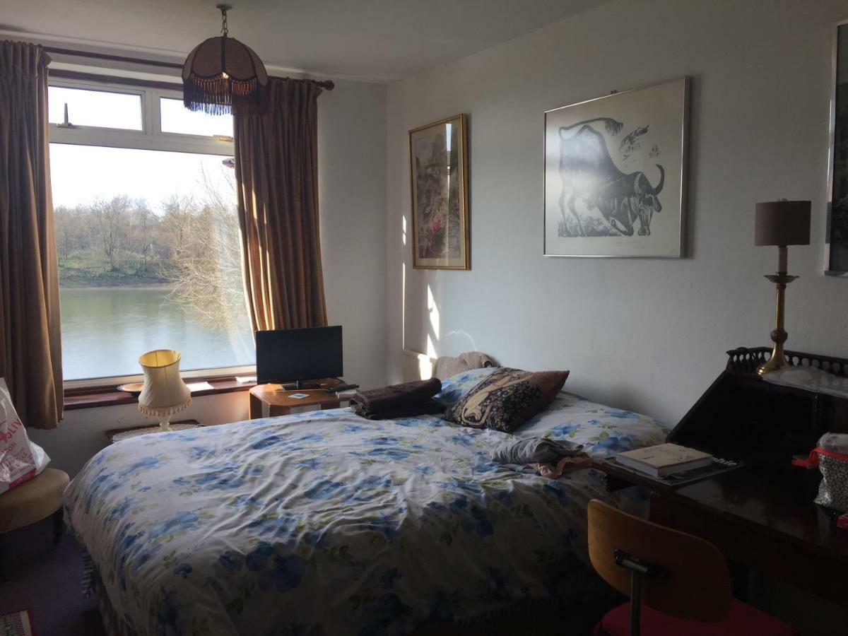 Chiswick Riviera With Free Parking Bed & Breakfast London Bagian luar foto